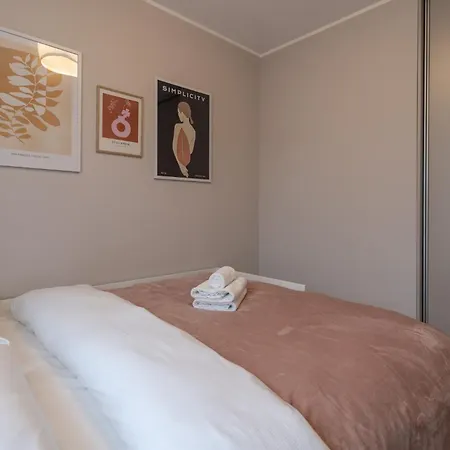 Chopina Glamour By Bookinghost