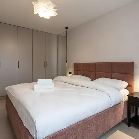 Chopina Glamour By Bookinghost *