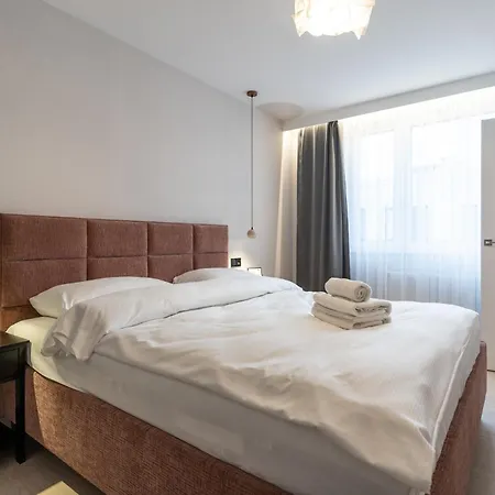 Chopina Glamour By Bookinghost *