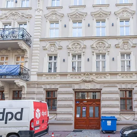 Chopina Glamour By Bookinghost