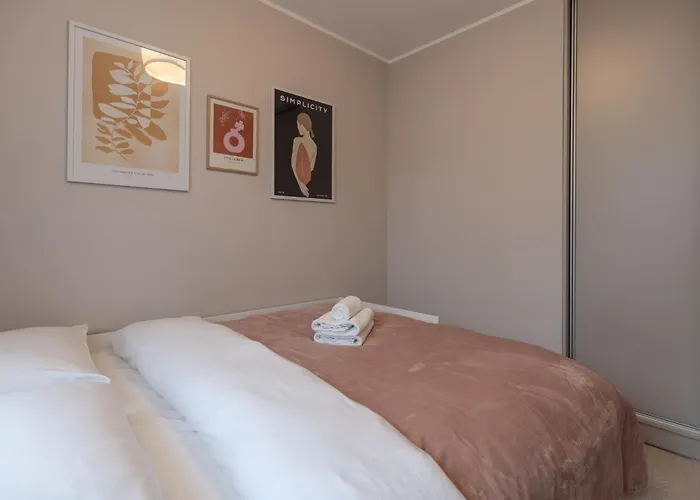 Chopina Glamour By Bookinghost