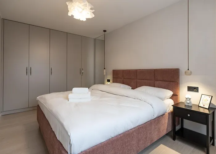 Chopina Glamour By Bookinghost *