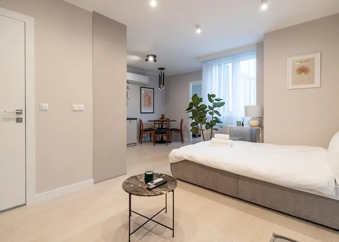 Chopina Glamour By Bookinghost * קטוביץ