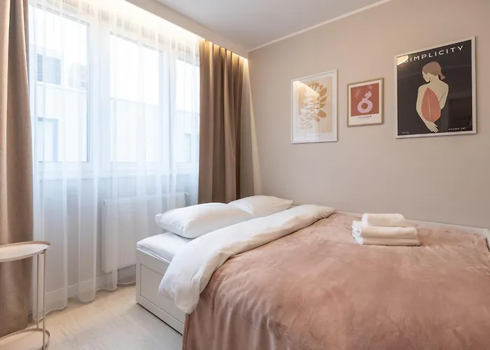 Chopina Glamour By Bookinghost *