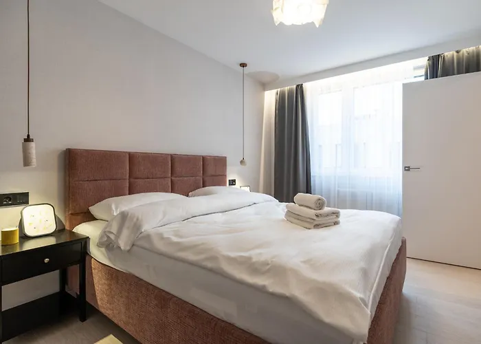 Chopina Glamour By Bookinghost *