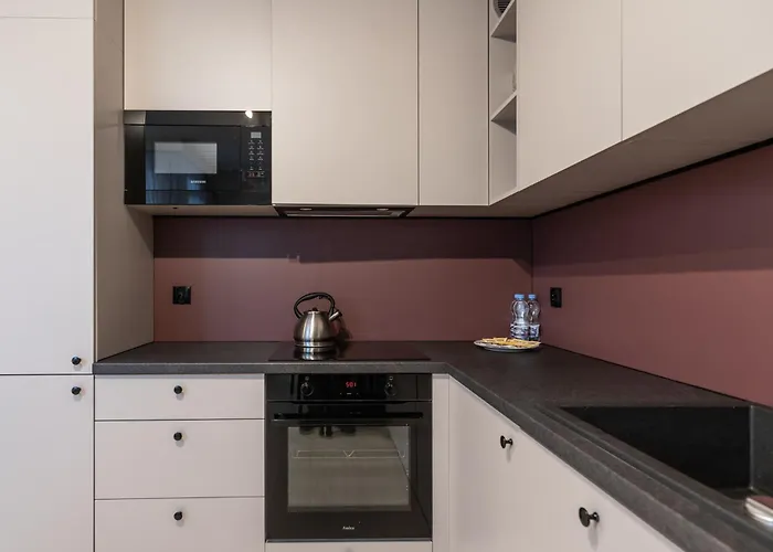 Chopina Glamour By Bookinghost